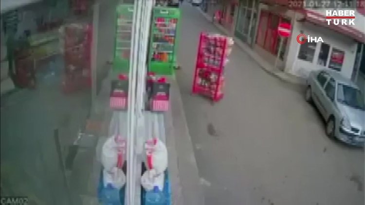 Sürüklenen cips standının peşinden depar attı