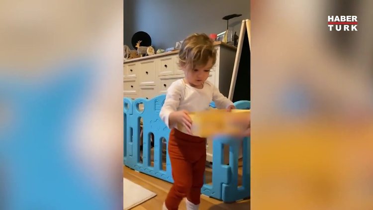 Pelin Akil-Anıl Altan çiftinin ikiz kızları Alin ve Lina simitçi oldu