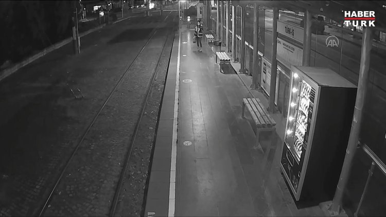 Bayıldı rayların üzerine düştü!