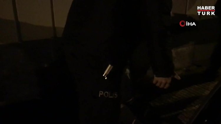 Kısıtlamayı delen genç kadın, polise kimlik vermemek için böyle direndi
