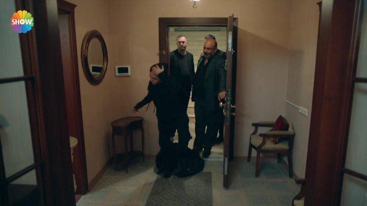 Efsun, kızıyla birlikte;