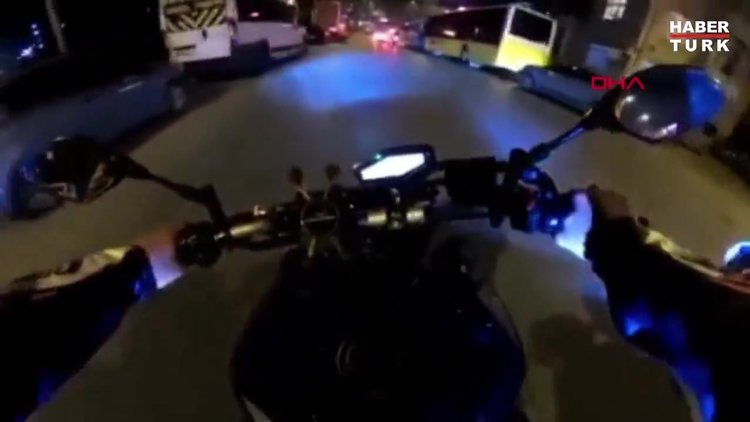 Motosikletli maganda darbetti, diğerleri 'Bırak akıllansın' diye izledi