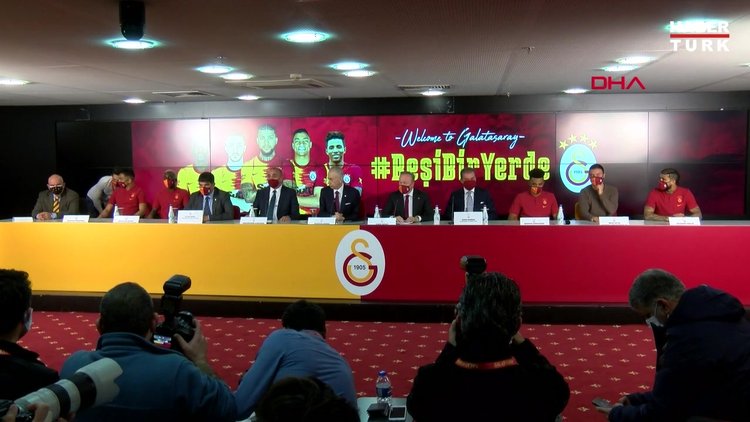 Galatasaray'da yeni transferler için imza töreni düzenlendi