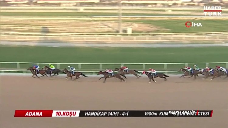 Jokey arkadaşına son düzlükte kritik müdahale!