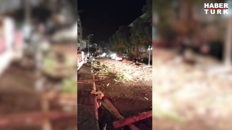 Ayvalık'ta fırtına çatıları uçurdu