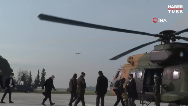 Bakan Akar'dan TCG Gür denizaltısına sürpriz ziyaret