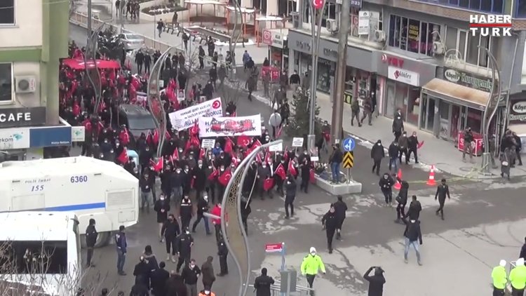 Gara'da 13 Türk vatandaşının şehit edilmesine Hakkari'de tepki gösterildi