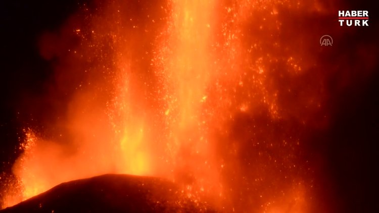 İtalya'daki Etna Yanardağı bir kez daha faaliyete geçti