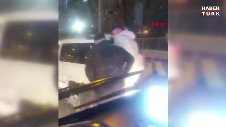 Bakırköy D-100 yan yolda İETT otobüsünün önünü kesip tehditler yağdırdılar