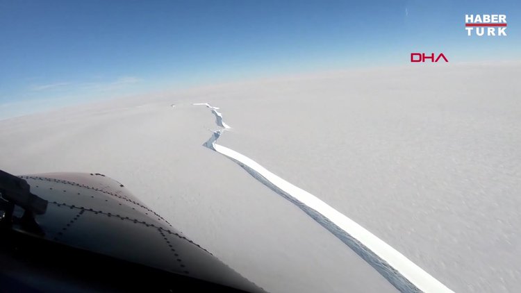 Antarktika'dan büyük bir buzul çatlayarak kopma noktasına geldi