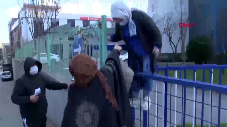 İkitelli'deki vergi dairesine gelenlere, site girişinde kapalı kapı sürprizi