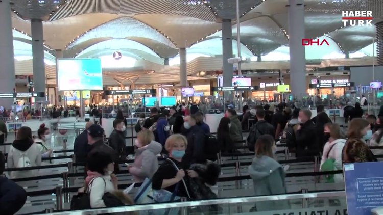Sokağa çıkma kısıtlamasında İstanbul Havalimanı'nda yoğunluk