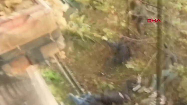 Gürcistan’da din adamları ile cemaat arasında arbede: Ahşap balkon çöktü