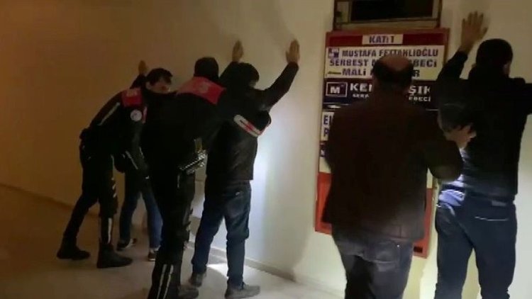 Kumarcılara operasyon: Havalandırma boşluğunda yakalandılar