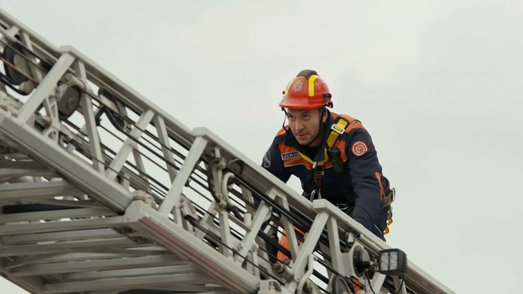 Kırmızı Kamyon 1. Bölüm Fragmanı