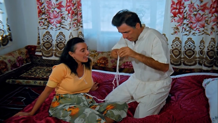 Kemal Sunal ile Perihan Savaş 'Keriz'de