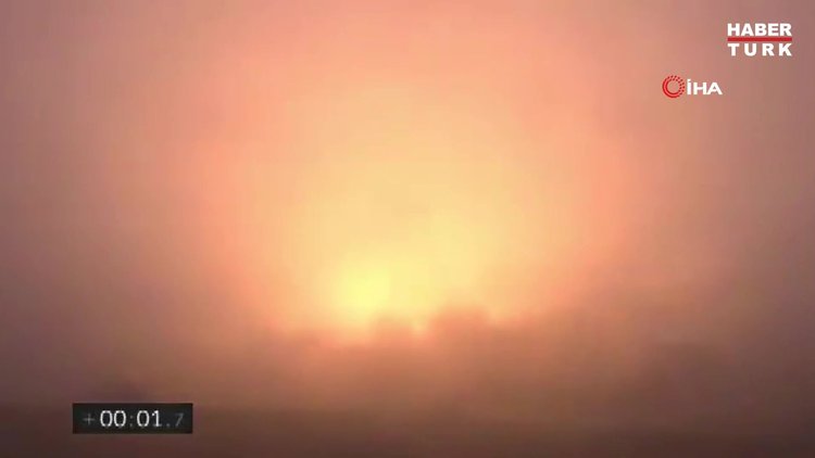 SpaceX'in roketi iniş sırasında infilak etti