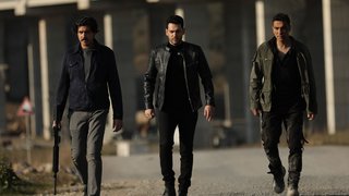 Ramo, Doğu'nun tutulduğu depoya gelip Silahtar'ın adamlarını hakladı ve Doğu'yu kurtardı.