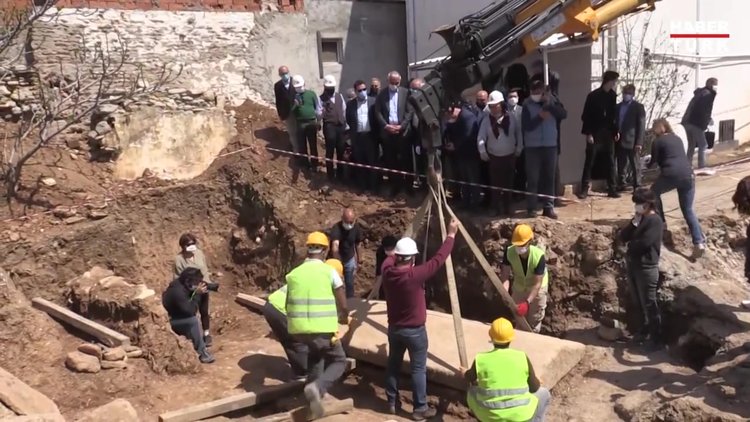 Kültür ve Turizm Bakanı Ersoy, Bodrum'da 2 bin 400 yıllık lahit kapağını açtı