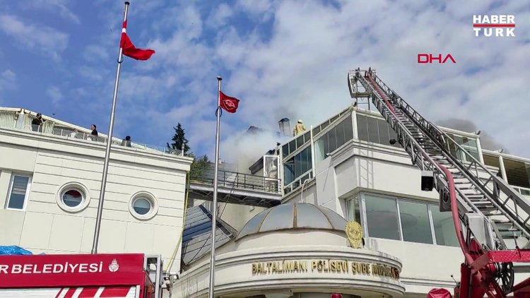 Baltalimanı Polis Evi'nin çatısında yangın