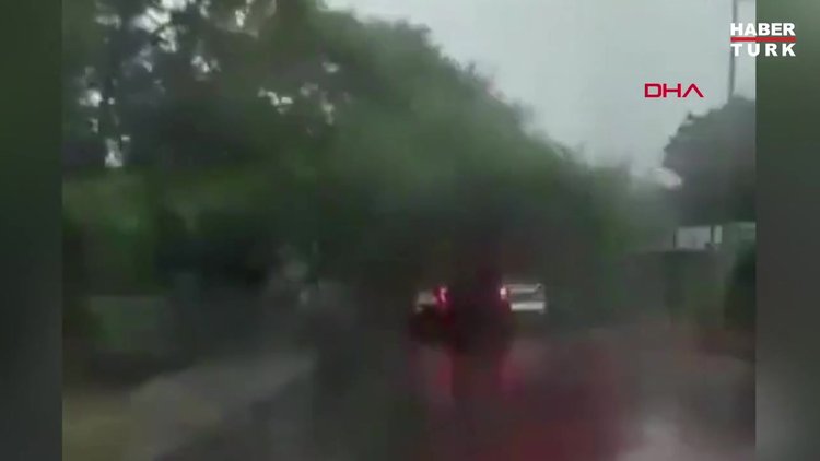 Endonezya'yı sel vurdu!