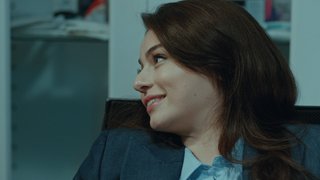 Halide'nin yanına gelen Ali Rıza burada Halide'yi uyurken buldu. Halide'nin saçlarını öperek uyandıran A.Rıza, Halide'nin şiiriyle romantik bir akşam yaşadı. ...