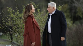 Cahide, Silahtar'ın adamını vurarak Doğu'nun canını kurtardı.