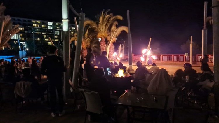 Pandemiyi hiçe saydılar, 5 yıldızlı otelde parti verdiler