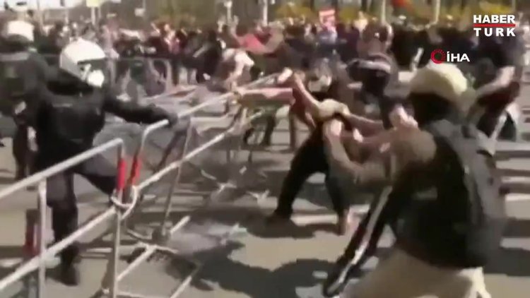 Avusturya'da koronavirüs kısıtlamaları protesto edildi!