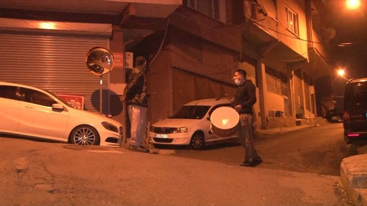 İstanbul'da Ramazan davulcusundan koronavirüs bestesi