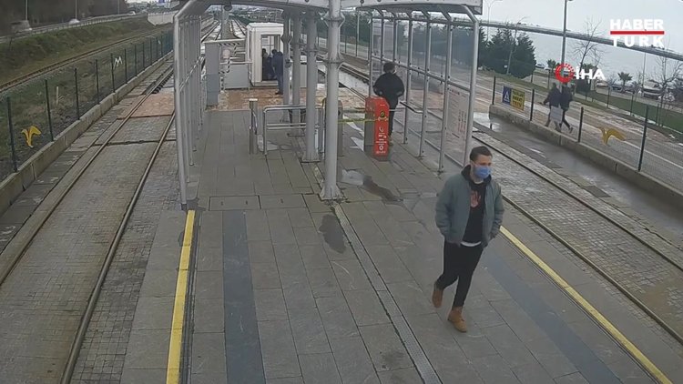 Tramvay durağında can pazarı: Kalp krizi geçiren gence özel güvenlikten kritik müdahale kamerada