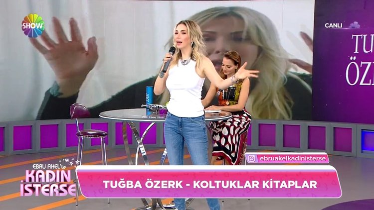 Tuğba Özerk / Koltuklar Kitaplar