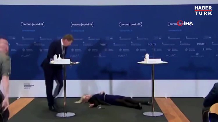 AstraZeneca aşısının kullanımının durdurulduğunu açıklarken bayıldı