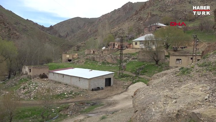 Akçadam Köyü'nde iki aile yaşıyor