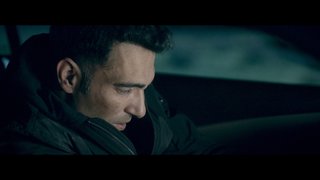 Şerif arabayı patlatarak Doğu'yu öldürdüğünü sansa da Doğu'nun bileklerindeki kelepçeleri son anda çıkarmayı başardığı ...