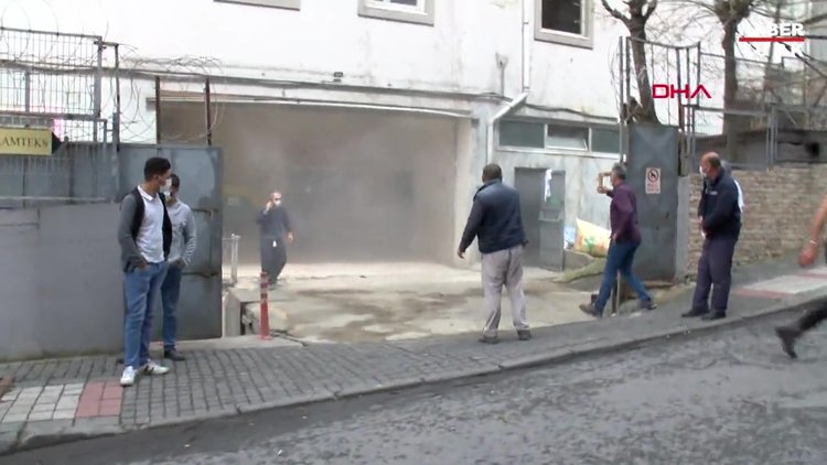 Bağcılar'da iş yerinde patlama; Yaralı işçiyi kucaklarında taşıdılar