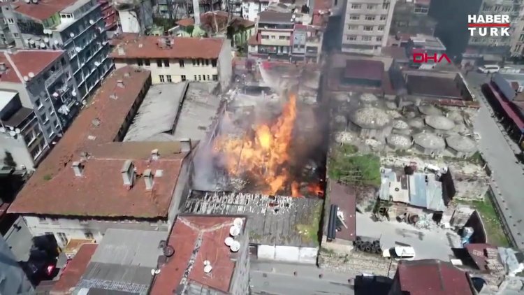 Fatih'te Kaçakçılık Şube Müdürlüğü'ne ait depoda yangın