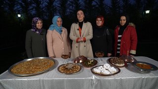 Sevcan Orhan Konya’da Hz. Mevlana Türbesi ve tarihte bilinen ilk aşçı türbesi olan Ateşbaz-ı Veli Türbesi’ni ziyaret etti. ...