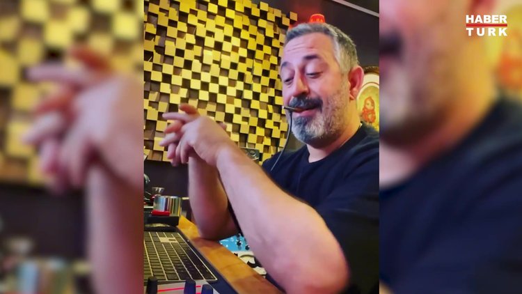 Müzisyen Alp Ersönmez'in başlattığı '23 Nisan Marşı Çal' challange'ına Cem Yılmaz da katıldı