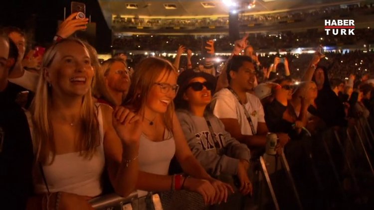 Dünya karantinadayken Yeni Zelanda'da 50 bin kişilik konser!