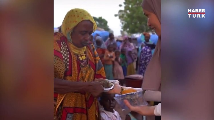 Gamze Özçelik, Afrika ülkesi Mali'de iftar verdi