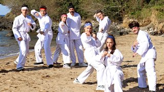 Feride'nin kapkaça uğraması Ruhi'yi tüm gençlere karate dersi vermesiyle sonuçlandı.