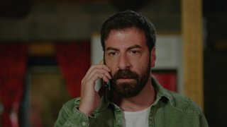 Akşam ailesiyle birlikte yemek yiyen Kuzey'e gelen telefon onu şok etti.