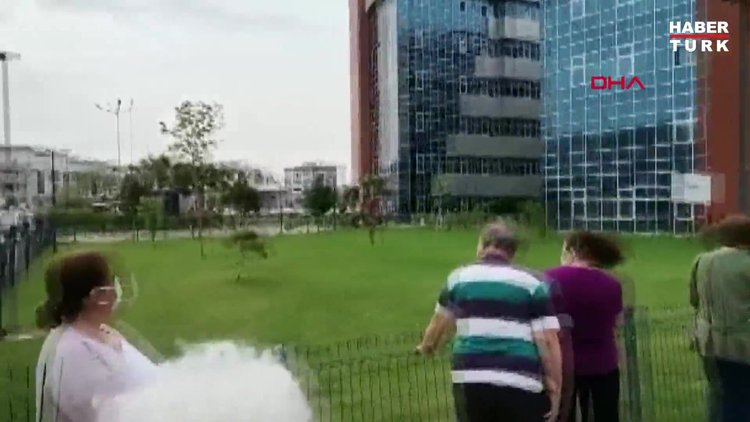 İzmir'de tam kapanmada aşı kuyruğu