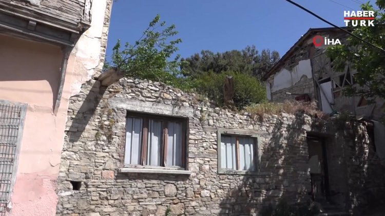 Şaşkına çeviren hırsızlık.. Hırsızlar ahşap evin ikinci katını çaldı