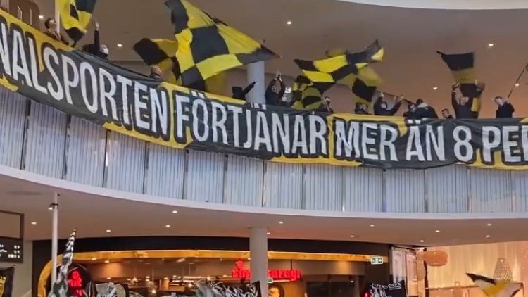 Sıradışı protesto! AVM'yi tribüne çevirdiler!