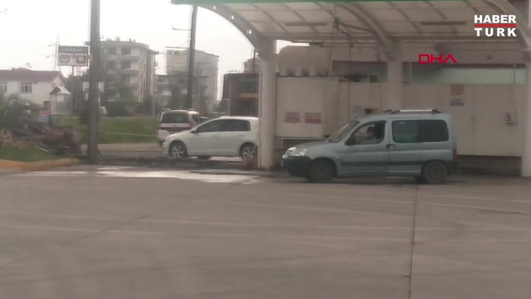 Hafif ticari aracına koyduğu iki buzağı ile yola çıktı