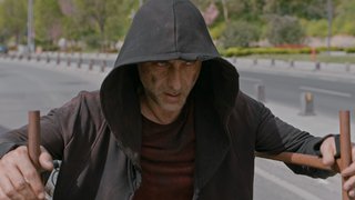 Çöpçü kılığına giren Çelebi, polisleri atlatmayı başardı.