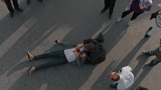 Çelebi silahını Ozan'a doğrulttu ve onu vurdu.