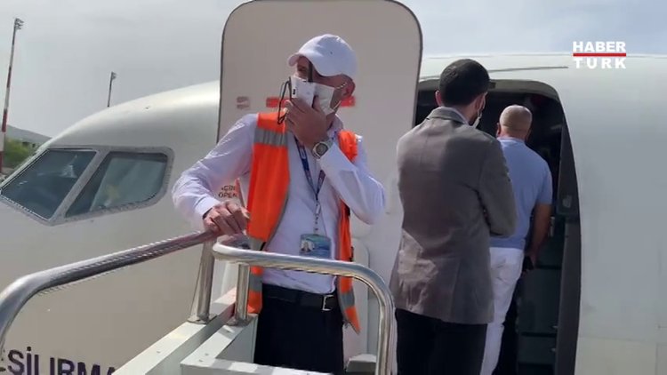 Mütevazi Bakan: Kültür ve Turizm Bakanı uçağa böyle bindi